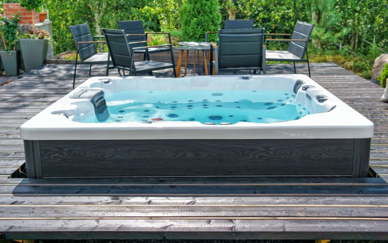 Spa-style Whirlpool Tub